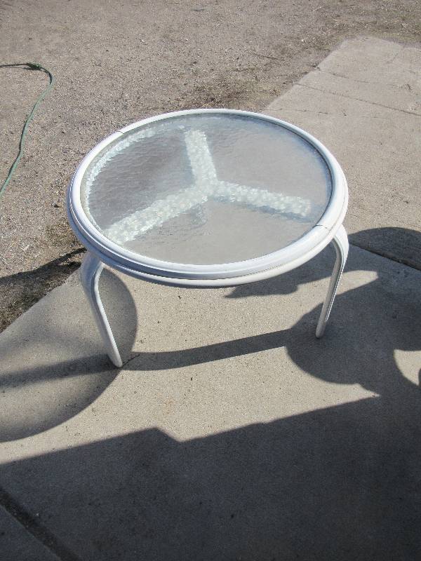 METAL PATIO TABLE GLASS TOP