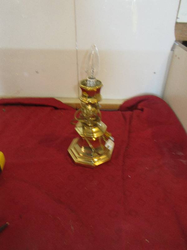 GOLD TABLE LAMP