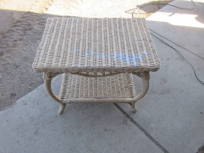 SMALL WICKER TABLE