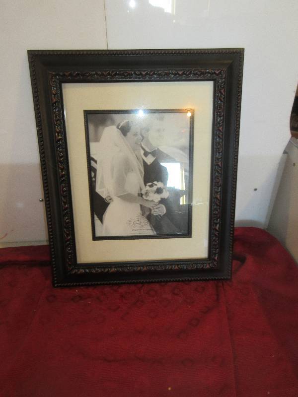 DARK WOOD PICTURE FRAME