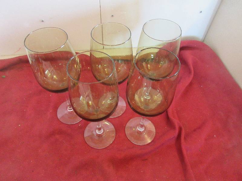 SET OF 8 LONG STEMMED WINE GLASSES