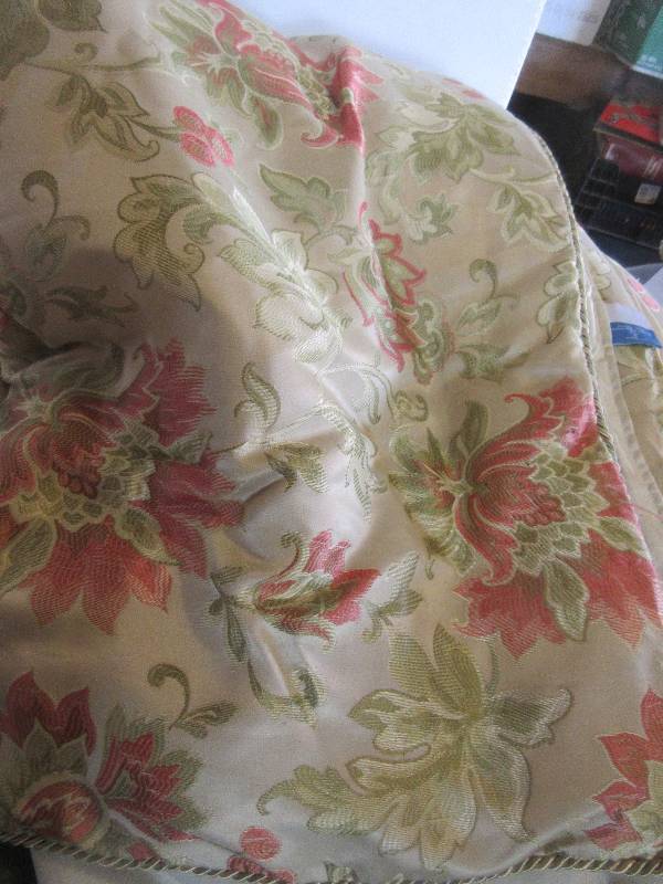 FULL SIZE COMFORTER BED SHAM AND PILLOW