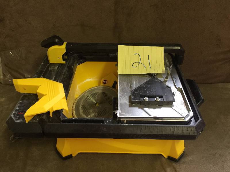 lot 21 image: QEP 34 HP Wet Tile Saw with 7 in. Diamond Blade tesded
