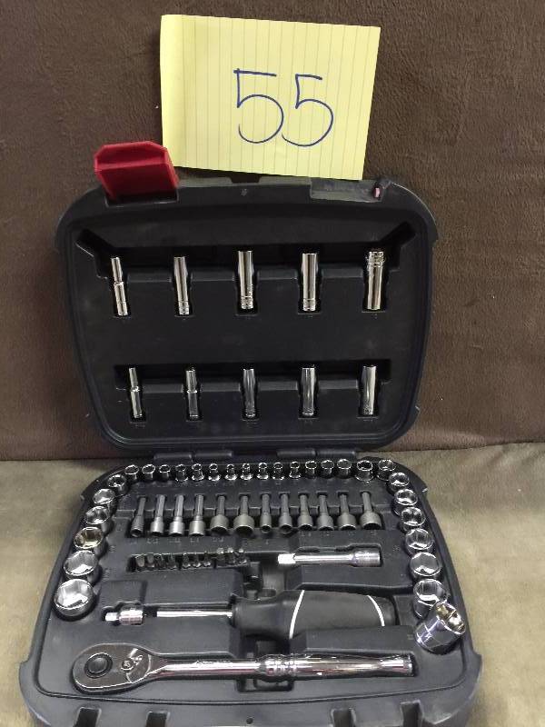 lot 55 image: Husky Mechanics Tool Set (65-Piece)