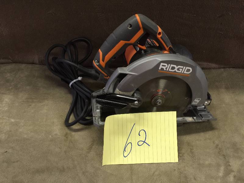 lot 62 image: Ridgid Fuego 12 Amp 6-12 in. Magnesium Compact Framing Circular Saw like new