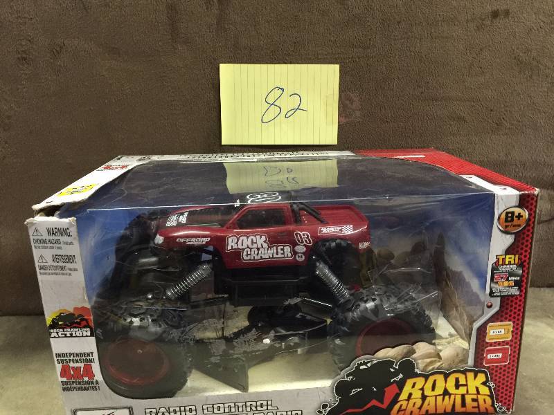 lot 82 image: Radio Control Comande Radio  Rock Crawler