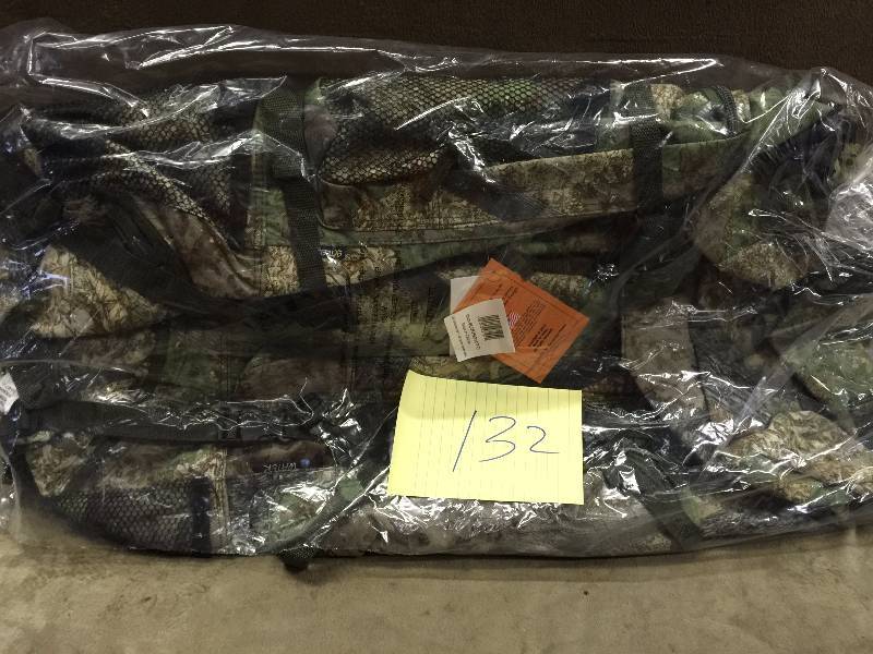 lot 132 image: Extreme Pak LUOB310TC Invisible Camo Mountaineers Backpack New