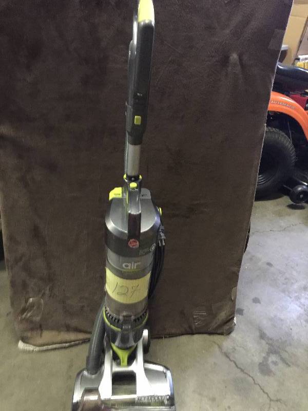 lot 127 image: Hoover WindTunnel Air Steerable Bagless Upright Vacuum Cleaner used tested works