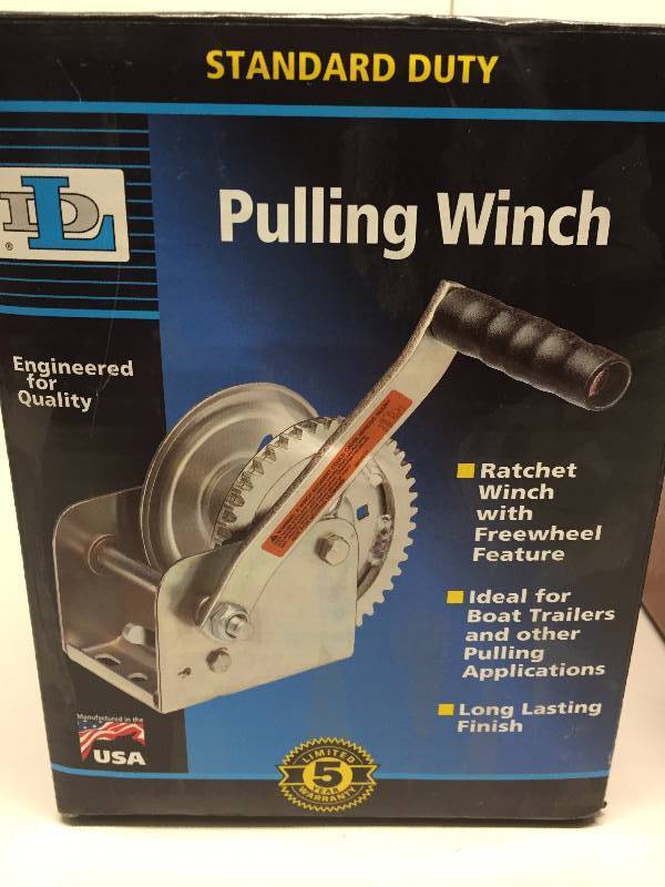 lot 8 image: HAND CRANK PULLING WINCH, HANDLE IS MISSING