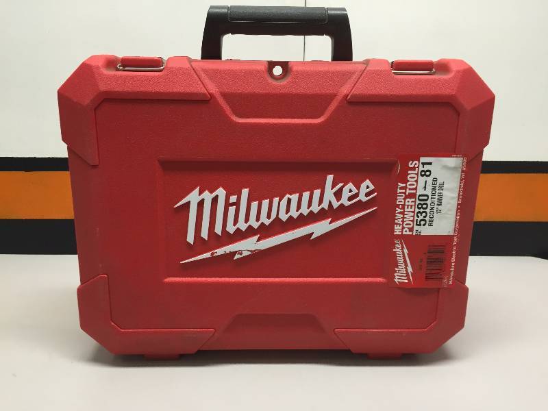lot 16 image: MILWAUKEE 12 HAMMER DRILL, TESTED NOT WORKING