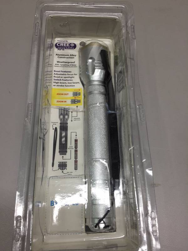 lot 20 image: I-ZOOM CREE XPE LED FLASH LIGHT