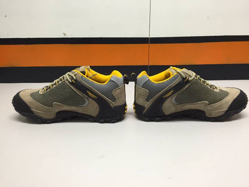 lot 34 image: DEWALT FLEX COMFORT SYSTEM SHOES