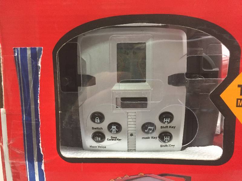 lot 53 image: GUOKIA RC PICKUP BATTERY POWERED TURBO, WITH REAL SPINNERS
