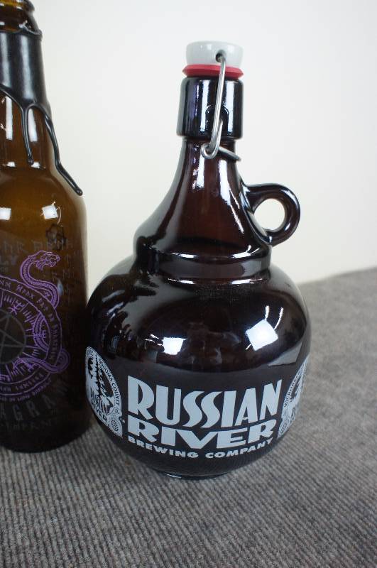 lot 19 image: Beer Growler and Bomber Collection