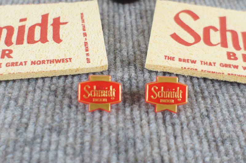 lot 24 image: Schmidt Beer Off Sale Bag, Mini Bottle, Pins and Sponges
