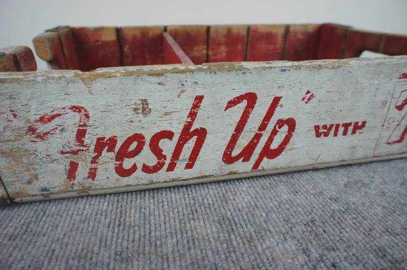 lot 88 image: 7-UP Wood Crate