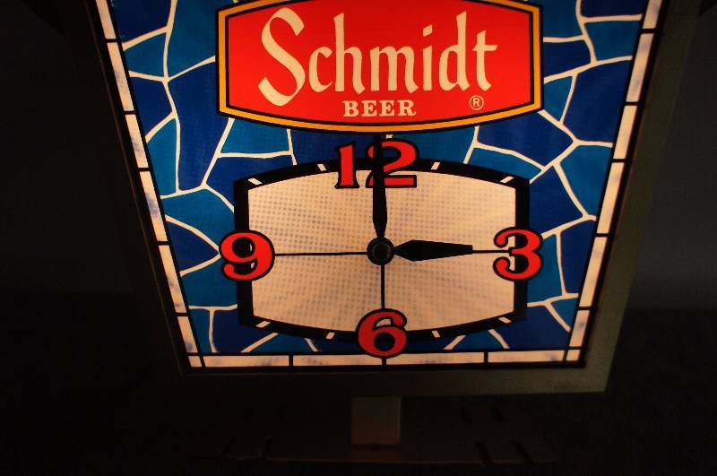 lot 94 image: Schmidt Beer Lighted Clock