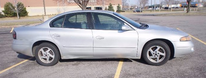 03 Pontiac Bonneville 4 Door Car