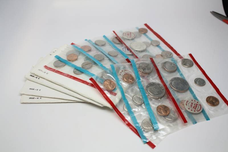 Lot of 14 US Mint Sets 1968 and 1971