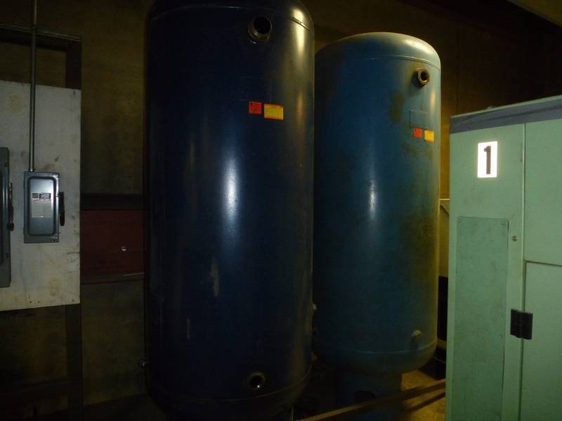 lot 21 image: Compressed Air Tank
