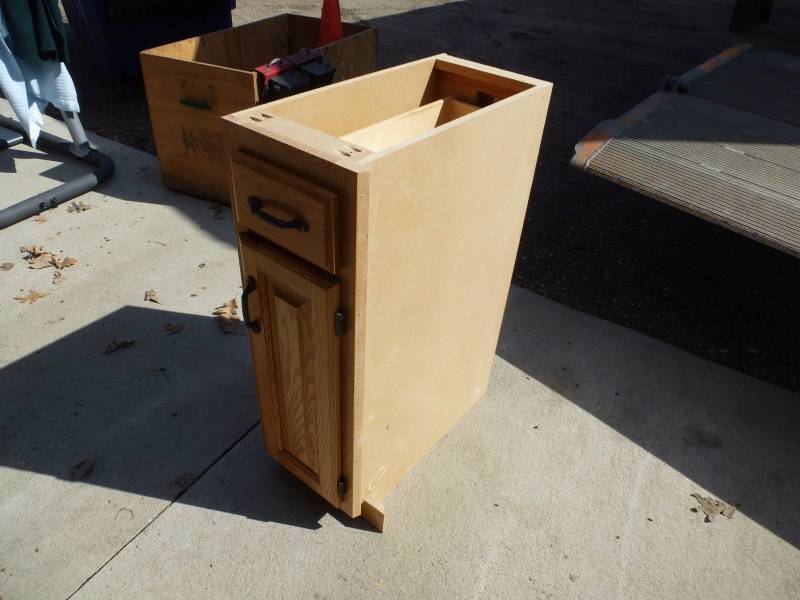 lot 31 image: Oak Kitchen Cabinet Drawer Base #5