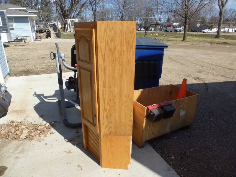 lot 32 image: Oak Kitchen Cabinet Corner Unit upper #6