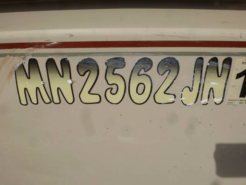 lot 6 image: 2003 Crestliner 1850 Sport Fish Boat
