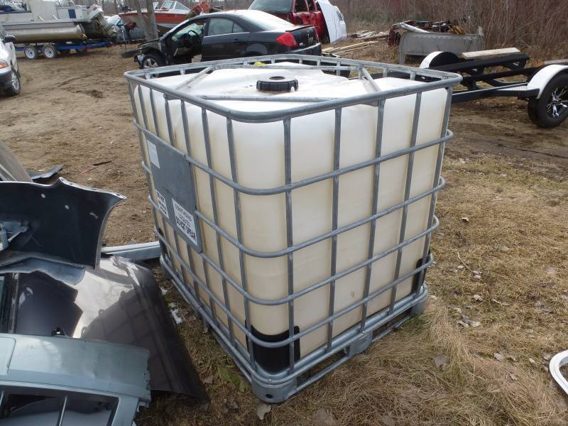lot 8 image: Poly Water Tank Pallet