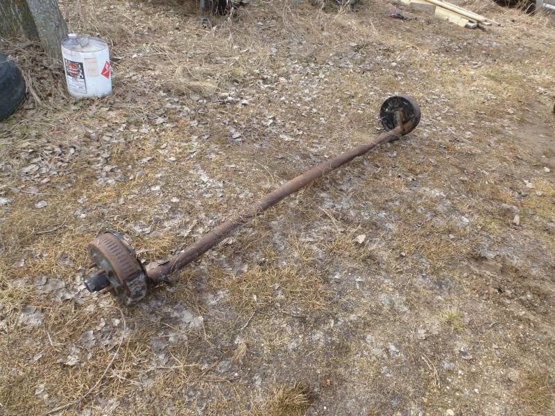 lot 9 image: Trailer axle