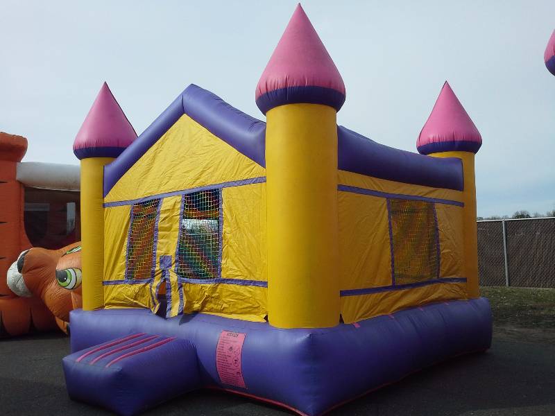 lot 4 image: Yellow Castle