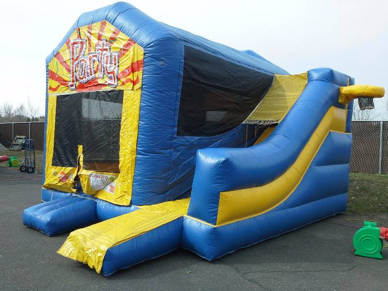 lot 18 image: 5 in 1 Party Combo