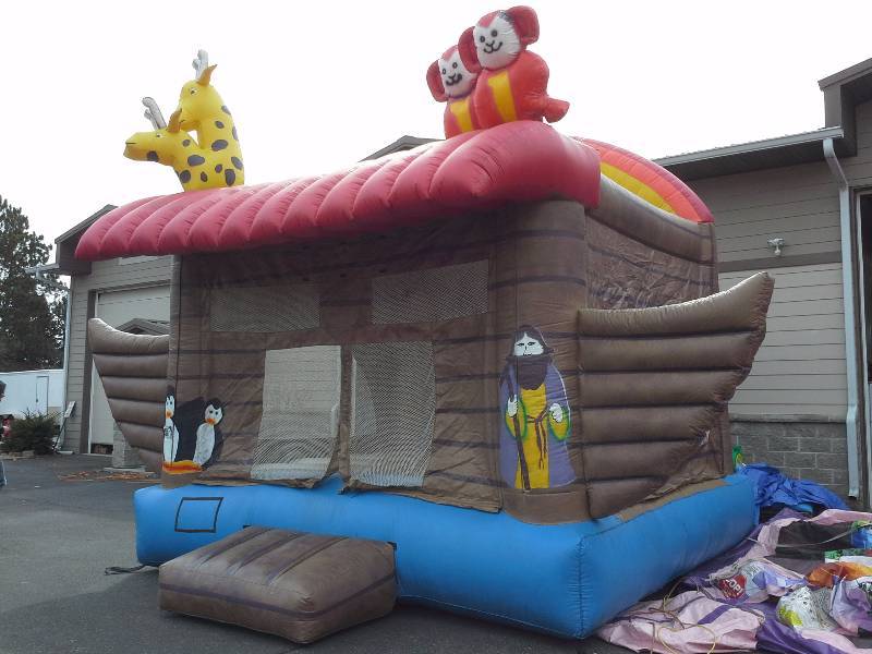 lot 21 image: Noahs Ark Moonwalk