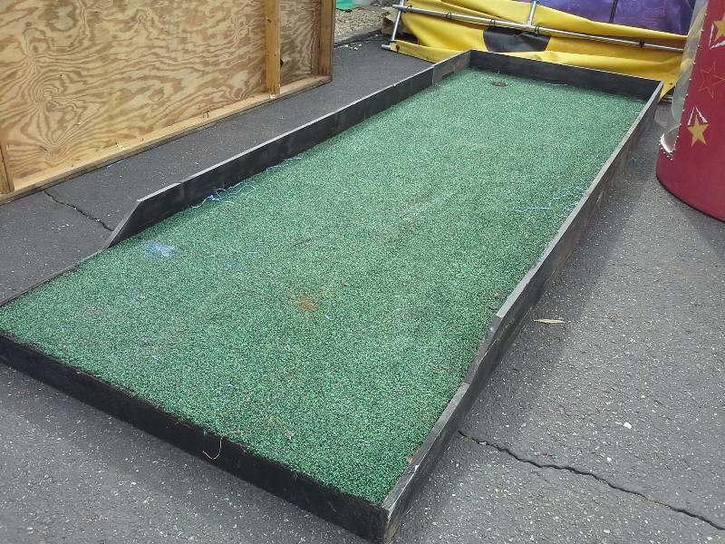 lot 27 image: 11 Piece Miniature Golf Holes