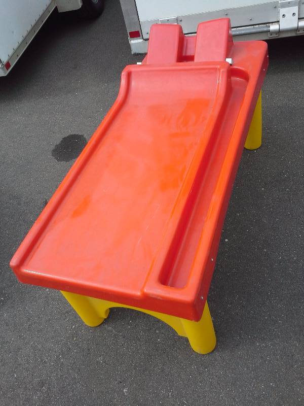 lot 37 image: Red Skee Ball Table Game