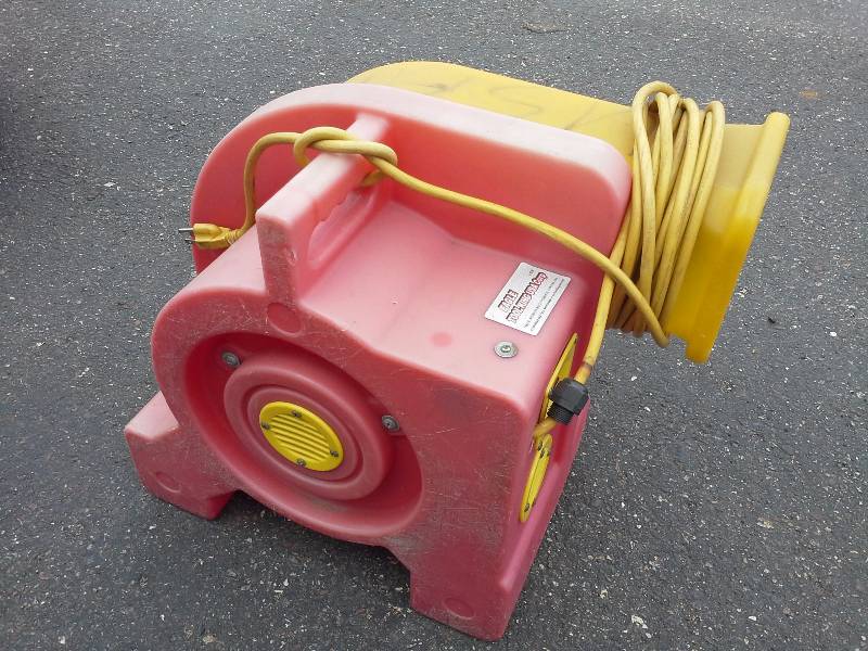 lot 51 image: Tool King Eagle 1.5 HP blower