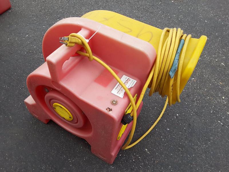 lot 58 image: Tool King Eagle 1.5 HP blower