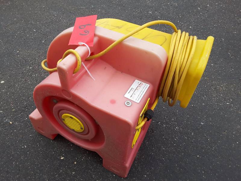 lot 69 image: Tool King Eagle 1.5 HP blower