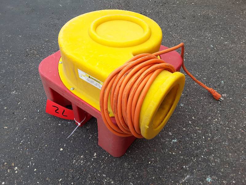 lot 72 image: Tool King 1 HP Blower