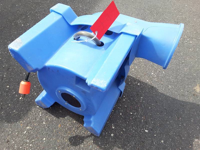 lot 74 image: Huffer 2 HP Blower