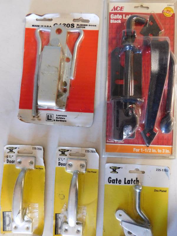 lot 17 image: Lot of Misc Gate Latches