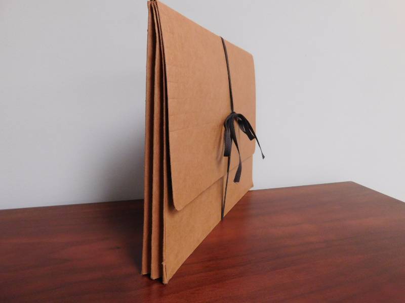lot 34 image: Lot of 1 34 Expandable File Pockets