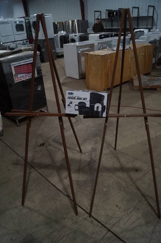 Easels and Mug Set