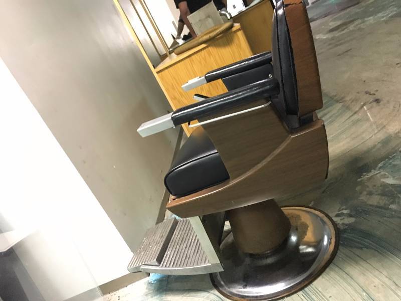 Vintage Barber Chair - 1 Unit