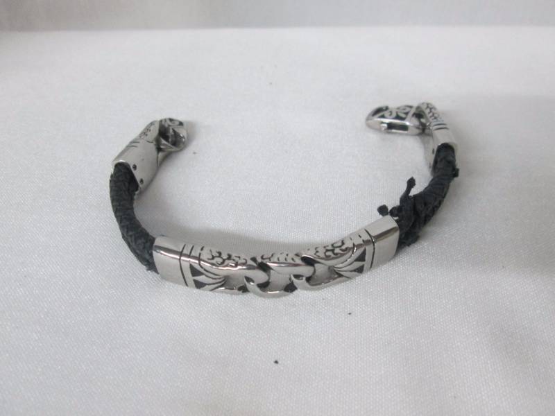 lot 87 image: Mens Stainless Steel & Black Leather Bracelet