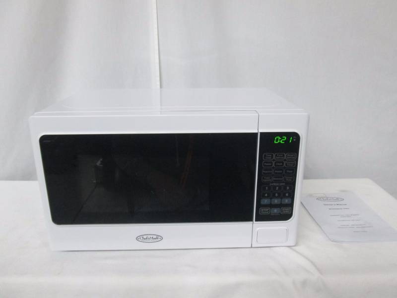 lot 35 image: Chefs Mark 0.7 cu. ft. 700-Watt Microwave Oven