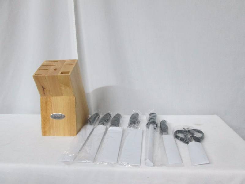 lot 39 image: Chefs Mark 9-pc. Soft Grip Stainless Cutlery Set