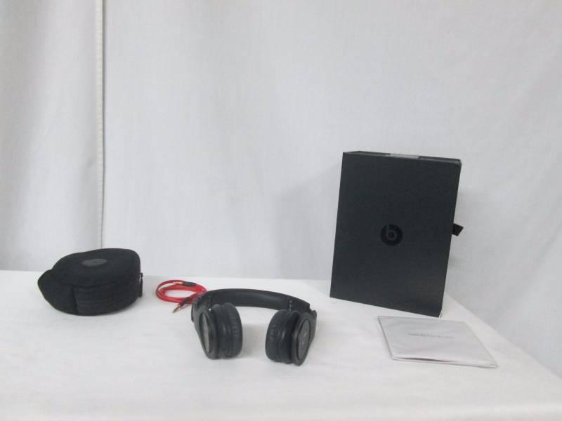 lot 37 image: Beats by Dr. Dre Studio Wireless Headphones