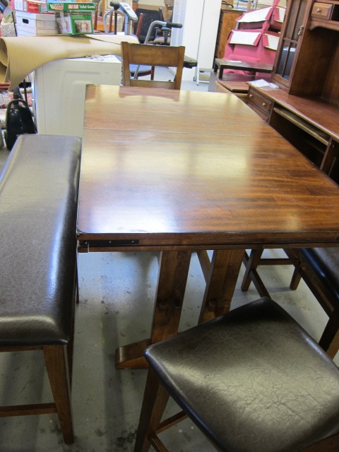 lot 10 image: Table