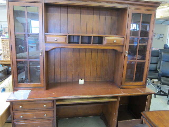 lot 11 image: Large Wooden Desk with Storage