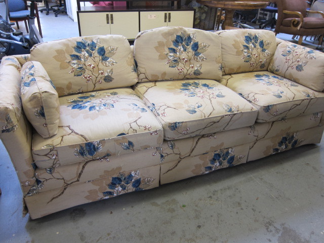 lot 13 image: Couch